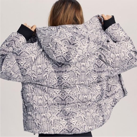Varley Highland Puff Jacket Contrast Snake Women’s hooded puffer coat size small - Picture 2 of 13